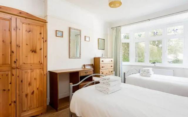 Woodstock in Poole With 2 Bedrooms and 1 Bathrooms