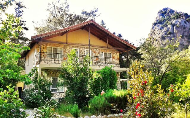 Dionysos Lodge