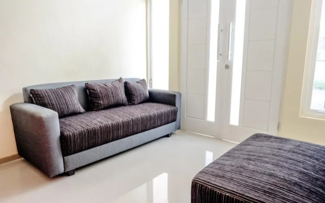 Oyo 1165 Cakalang Residence Syariah