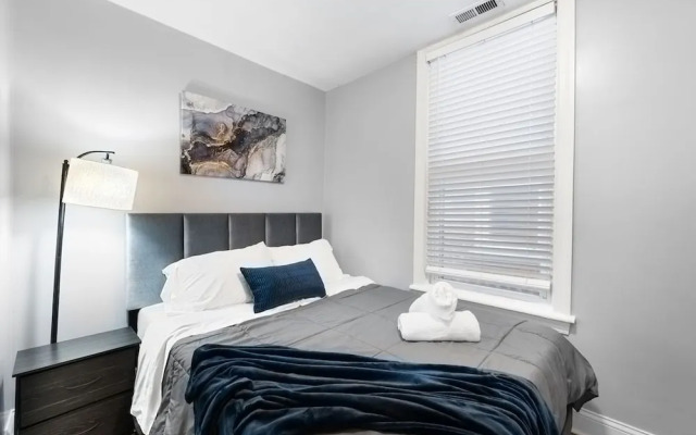 Stylish 2BR Urban Retreat in River West