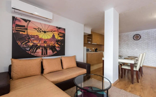 Modern & Cozy 2BD Apartment with Mountain View
