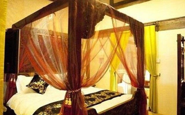 Lijiang Yunjin Yaju Courtyard Hotel