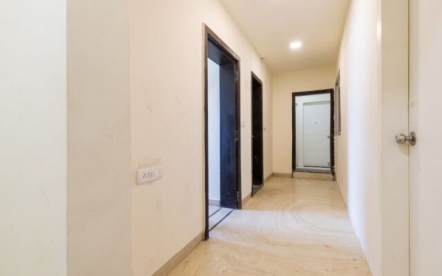 Oyo 27653 Savoy Suites