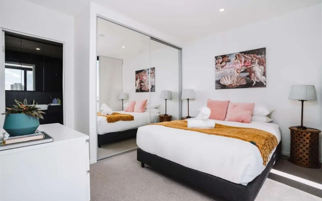 Perfect Located 1-bed With Great Views