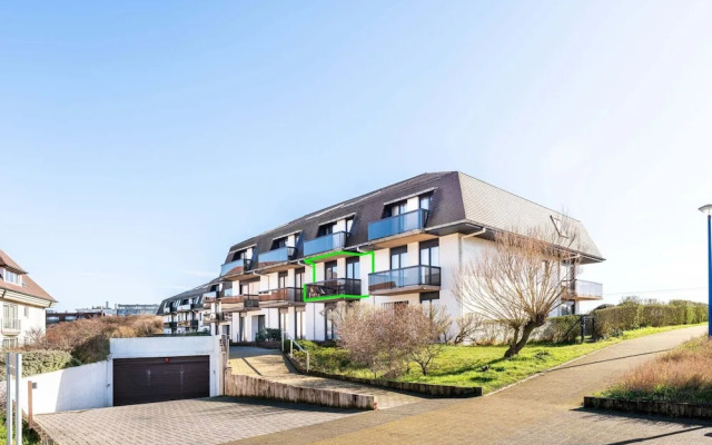 Apartment in Oostduinkerke With Garage