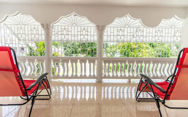 Runaway Bay Gem in Runaway Bay