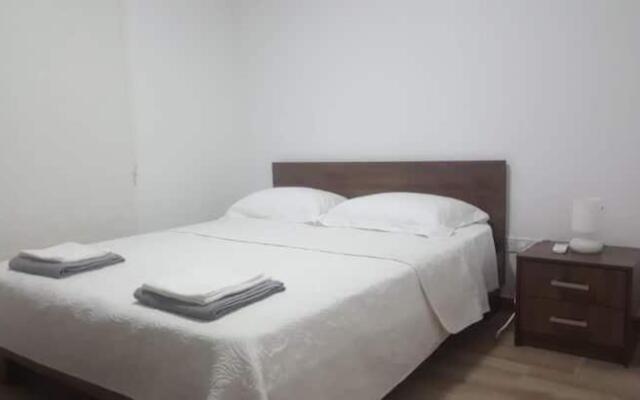 EPISTIMI 3 Bedroom Holiday House