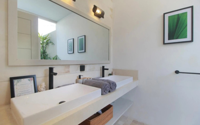 Echo Beach Villa & Apartment
