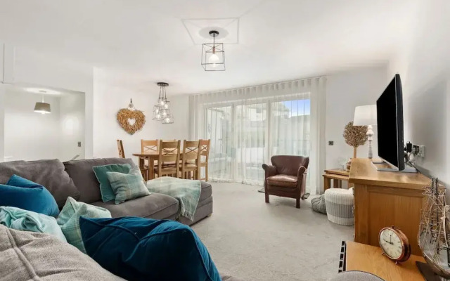 Maes-y-berllan - Close to Village and Beach