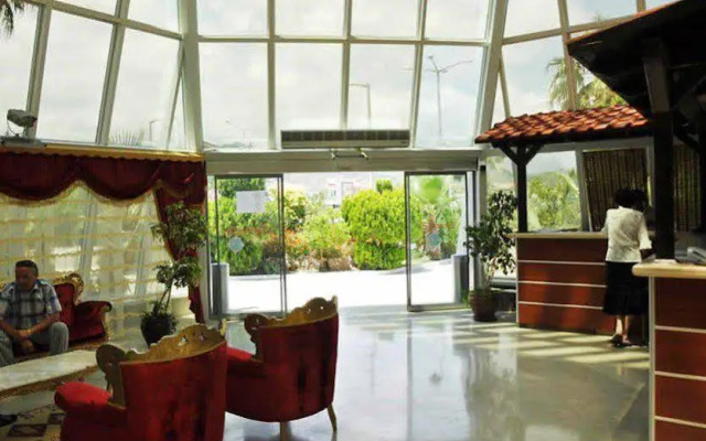 Larissa Inn