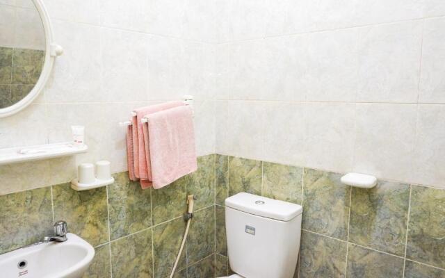 OYO 2085 Chrysanta Hotel