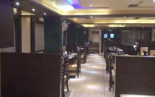 Capital O 82556 Hotel Pride