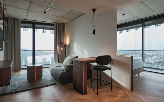 The Zipper Hotel & Apartments