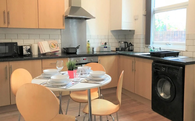 Central Wigan Welcoming Townhouse Sleeps up to 6
