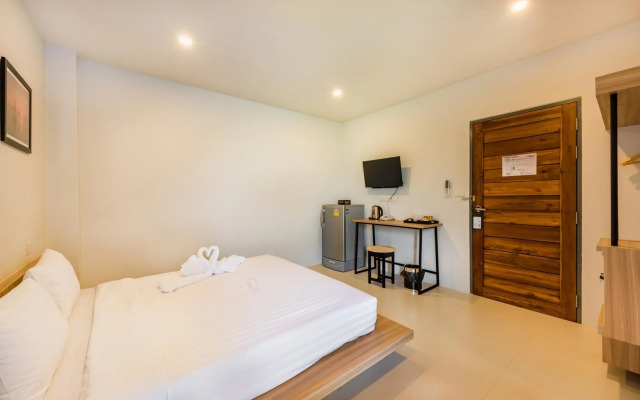 Phuket Marine Poshtel (SHA Plus+)