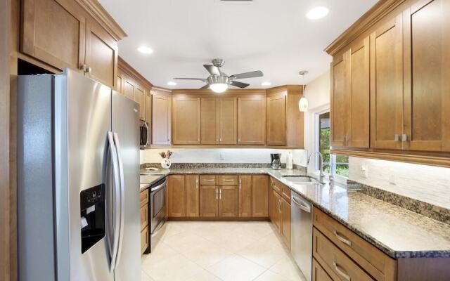 Centrally Located Pet-friendly Home With spa and Pool