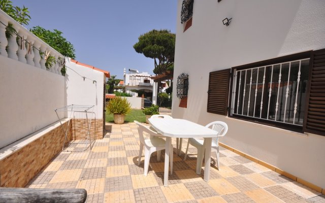 Spacious 4 Bedroom Villa Located in its own Grounds, With Private Pool and Bbq