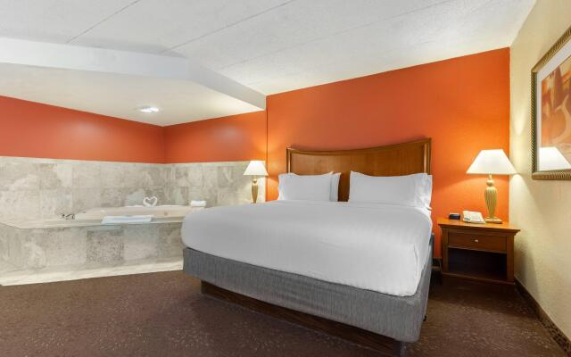 Holiday Inn Express Chicago-Downers Grove, an IHG Hotel