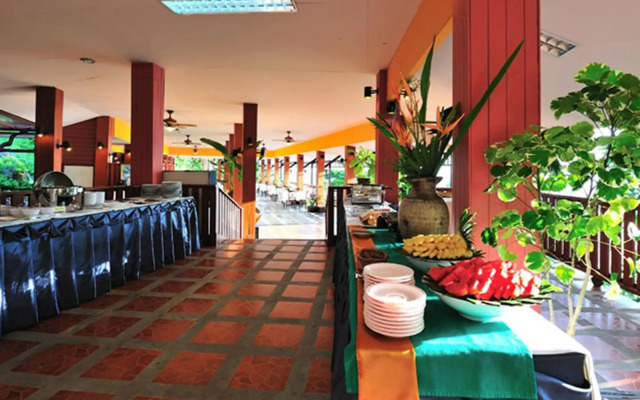 Koh Ngai Cliff Beach Resort