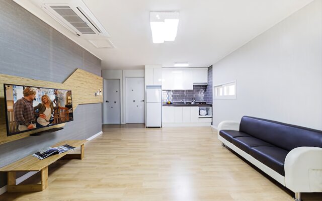 Geoje Beach Mongdol House Pension
