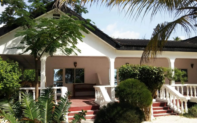 Moonshine Uroa Boutique Hotel