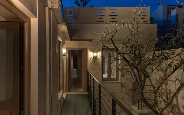 Sutor Chic Manor