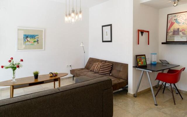 FeelHome Apartments - Eduard Bernstein Street