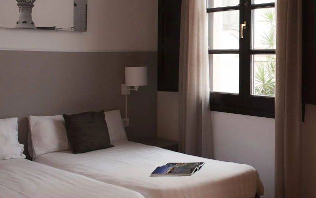 Aspasios Plaza Real Apartments