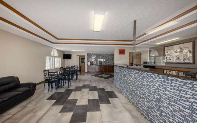 Super 8 by Wyndham De Soto