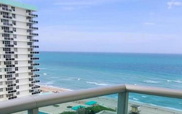 The Tides Condo On Hollywood