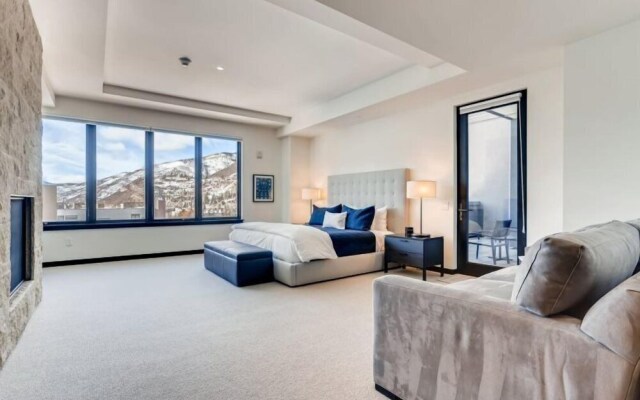 Vail Lion 3 Bedroom Mountain Vacation Rental Just Steps From the Eagle Bahn Gondola