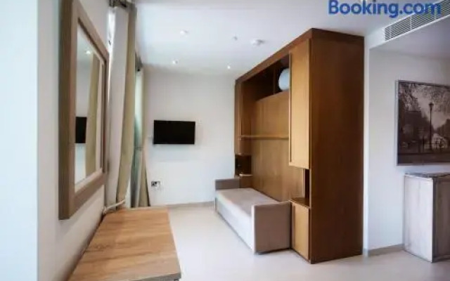 Westone Suite710-hosted by Sweetstay