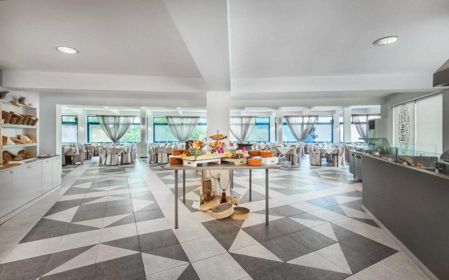Atrium Hotel