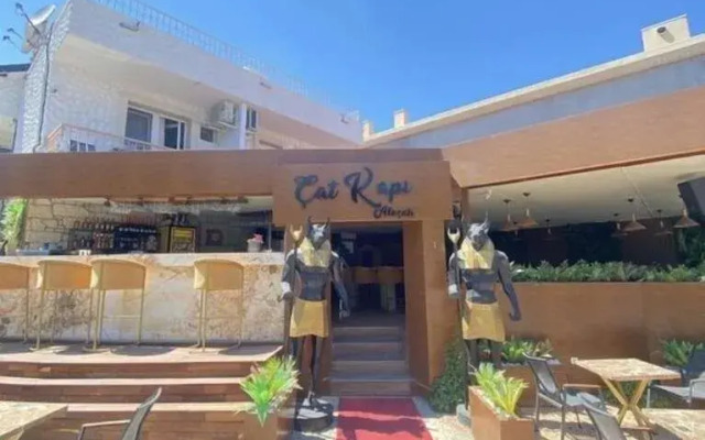 Cat Kapi Alacati