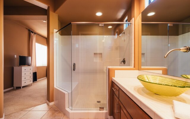 Whispering Palms by AvantStay | WALK TO COACHELLA | Pool & Hot Tub | Sleeps 16!