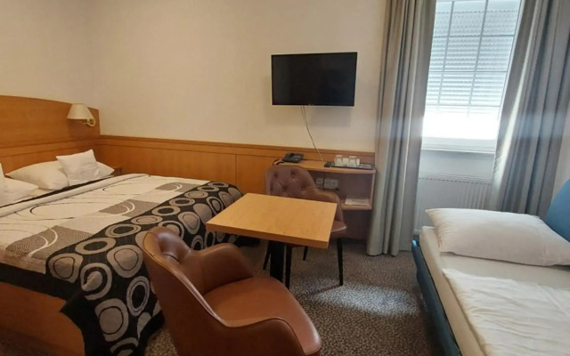 Hotel Avion