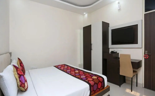 OYO 14854 VMS Royal Inn