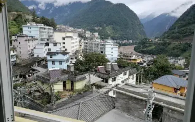 Gongshan Yilong Inn