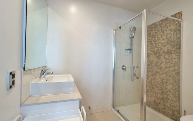 Marina View Apartment in Viaduct - Pool