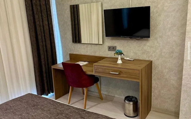 Golden Rose Deluxe Hotel