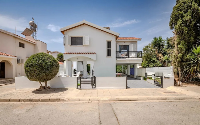 La Casa De Louie in Ayia Napa