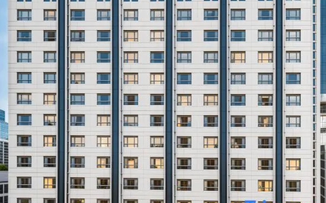 Crystal Designer High-Rise Hotel (Donghai High-Speed Railway Station Pedestrian Street) — 3-star hotel in Lianyungang