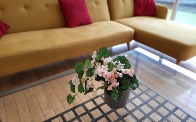 Luxury River View 2-bed Apt, Wifi, Garden, River