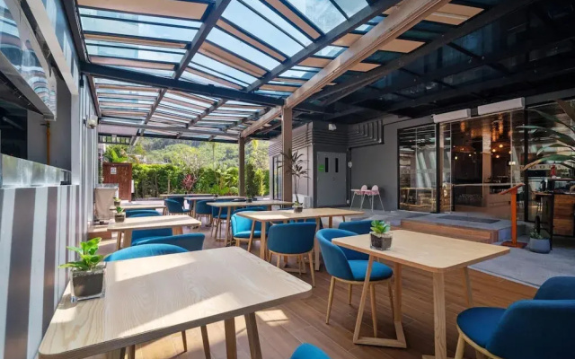 Wyndham Gardens 1321 Studio, 1min to Naithon Beach