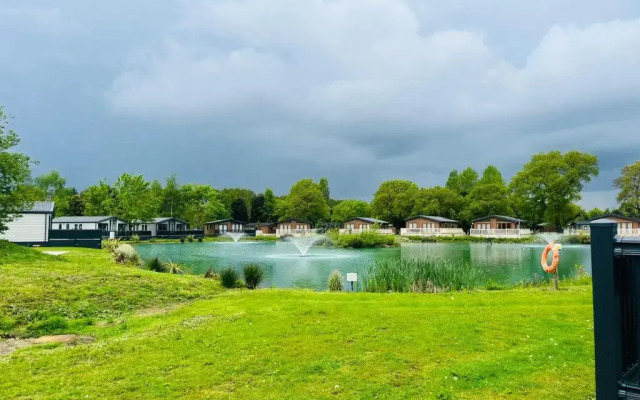 Lavender Lodge with Hot Tub