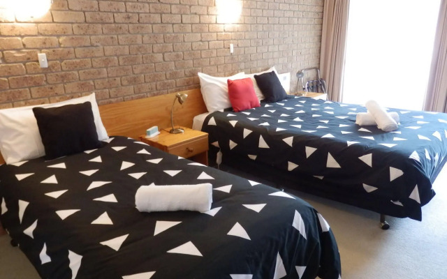 Mountain View Motor Inn & Holiday Lodges