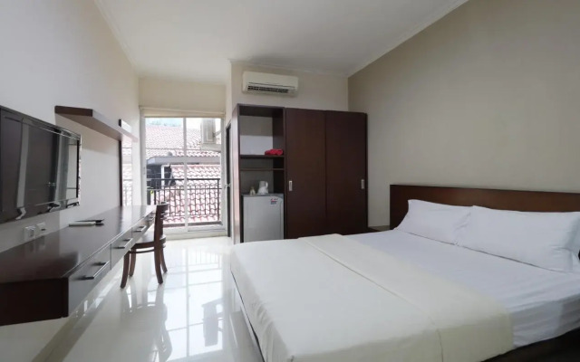 Clover Residence Near Mall Ambassador