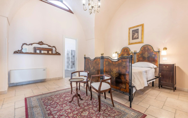 Early 20Th Centruy House & Pool