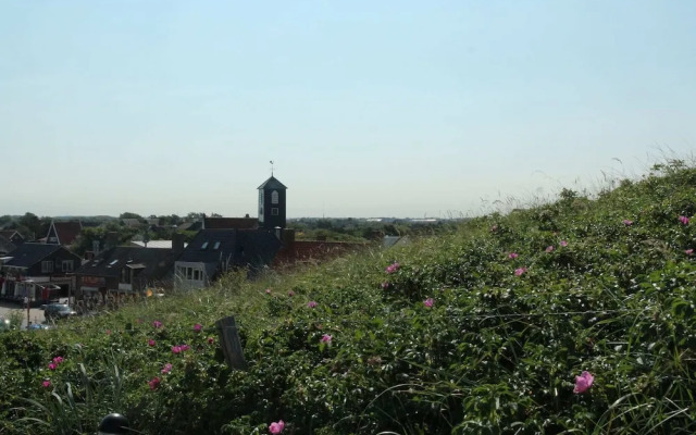 Chic Holiday Home in Callantsoog near Forest