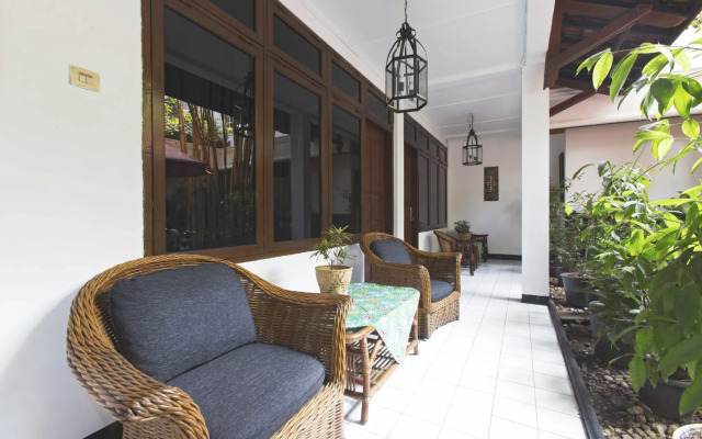 RedDoorz Near TB Simatupang